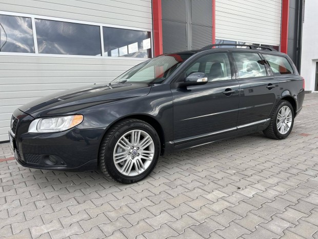 Volvo V70 2.4 D [D5] Momentum Geartronic Tempom...